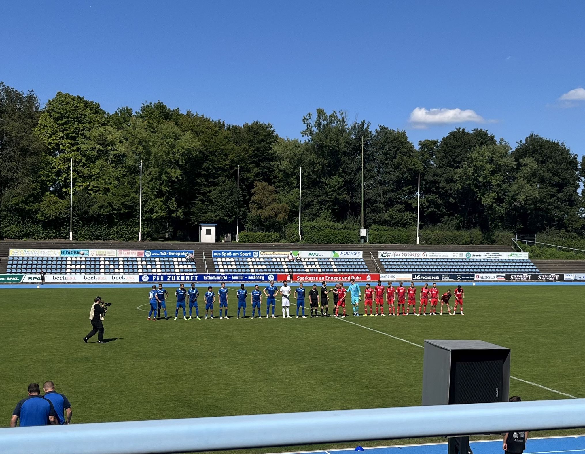 Ennepetal - VfL Bochum U21 - Die Mannschaften vor dem Anstoss